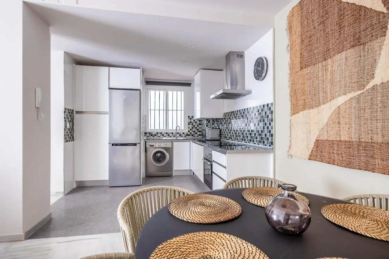 Amplisimo Apartamento De Diseno Nuevo En El Corazon De Triana, Parking Included Sevilla