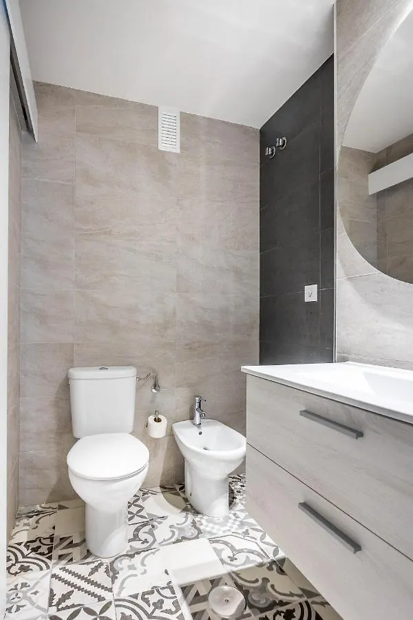 Amplisimo Apartamento De Diseno Nuevo En El Corazon De Triana, Parking Included Sevilla